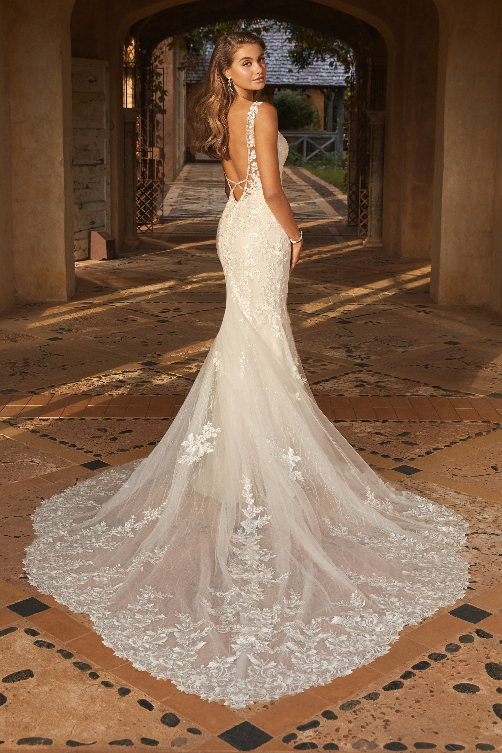 Stunning Lace Wedding Dress with Low ...